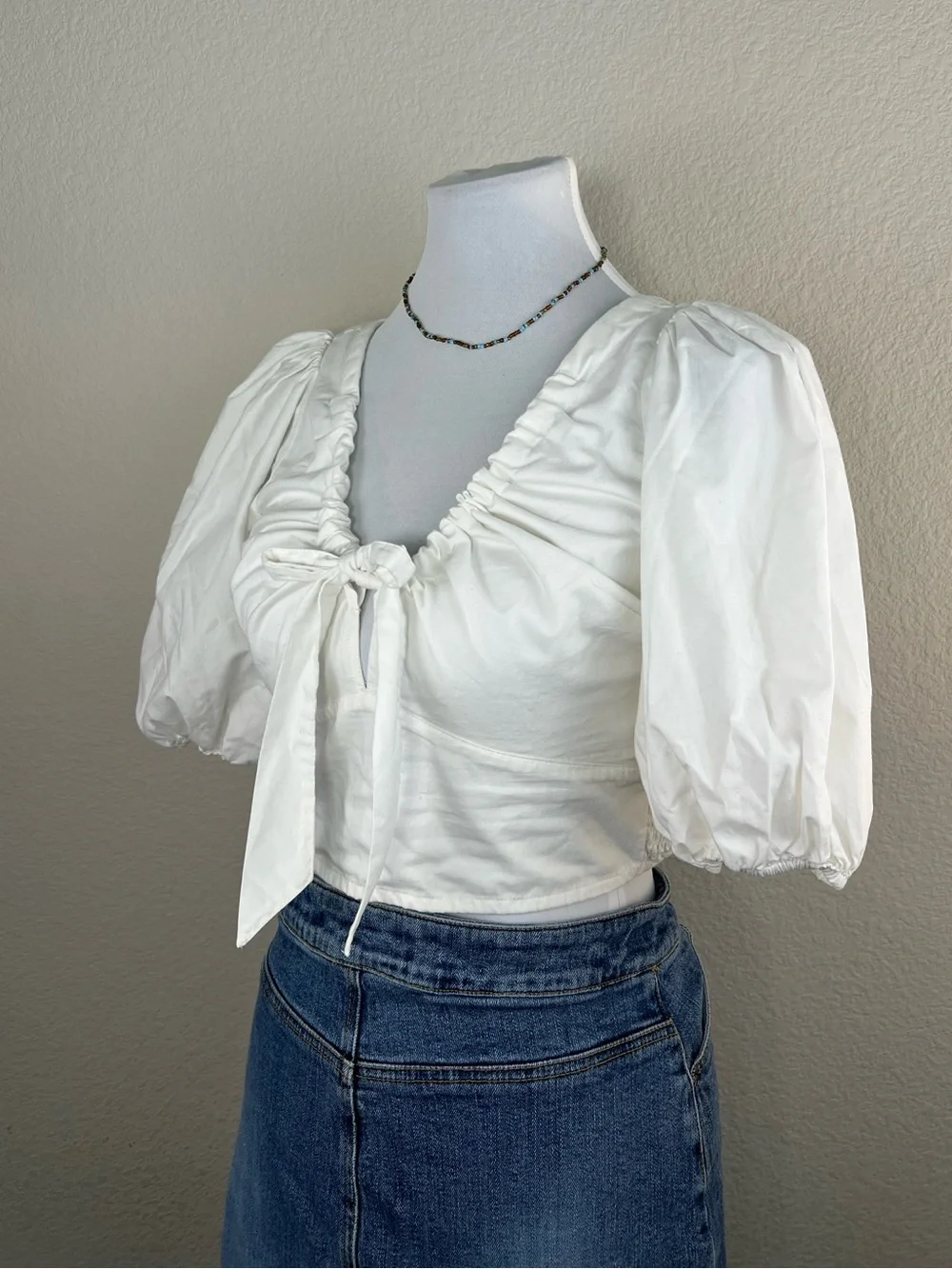 Abercrombie & Fitch Cottage White Cropped Top ruched neckline keyhole and bow